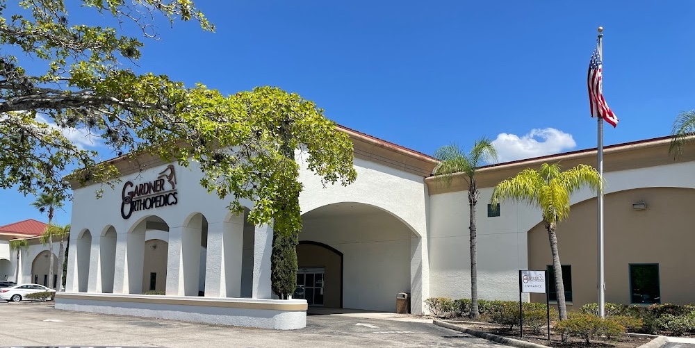 Women’s Hair Loss Clinic, Hair Loss Clinics Near Me, Hair Loss Clinic Naples, Hair Loss Clinic Fort Myers, , Hair Restoration Clinics in Naples, Hair Restoration Clinics in Fort Myers, Hair loss clinics near me, Women’s Hair Restoration Clinics Near Me